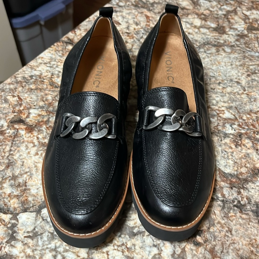 Vionic black loafers